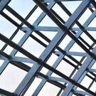 Stahlkonstruktion im Rohbau.