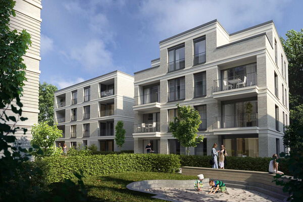 Nähere Ansicht des Gebäudes aus dem rendering mit vorgelagertem Spielplatz und grüner Hecke.