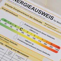 Nahaufnahme eines Energieausweises.