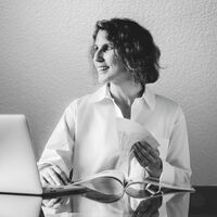 Portrait der Mitarbeiterin Viviane Kozub.